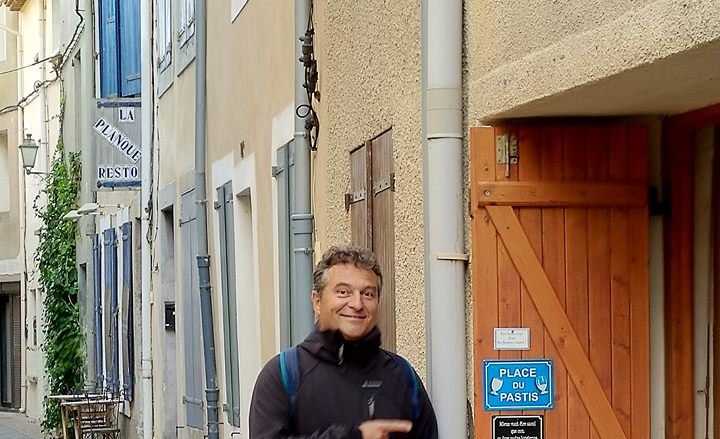 Sur la pancarte : Place du pastis