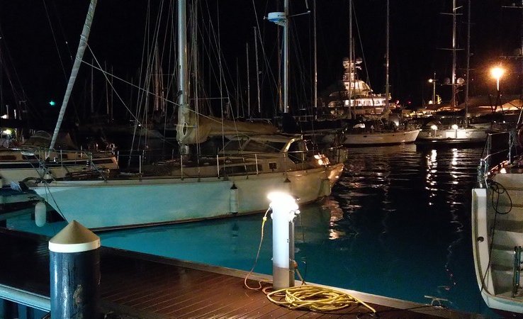 La marina de nuit