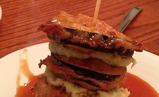 Mille feuilles d'aubergines tampura et brandade de morue