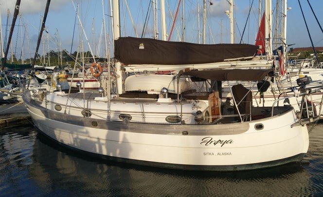 Notre voisin, un bateau rigolo