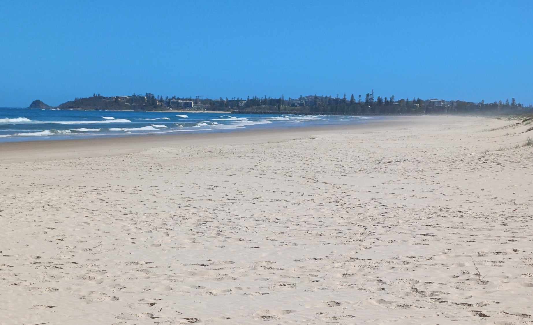 La plage de l'autre côté de notre mouillage à Port Macquarie