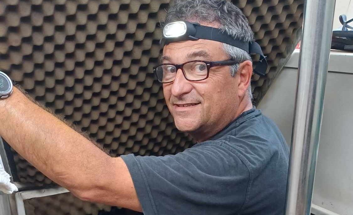 Préparatifs : JP descend dans le moteur