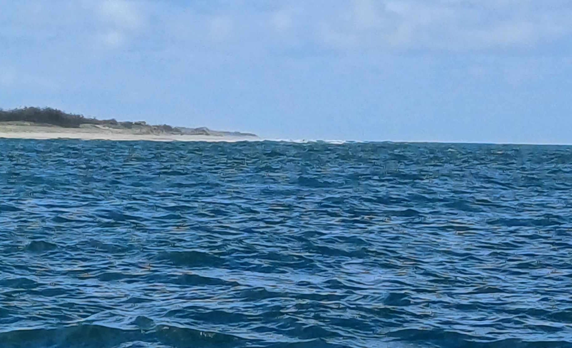 Wide bay bar