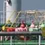 Vu, trois jolies pompes sur un gros bateau