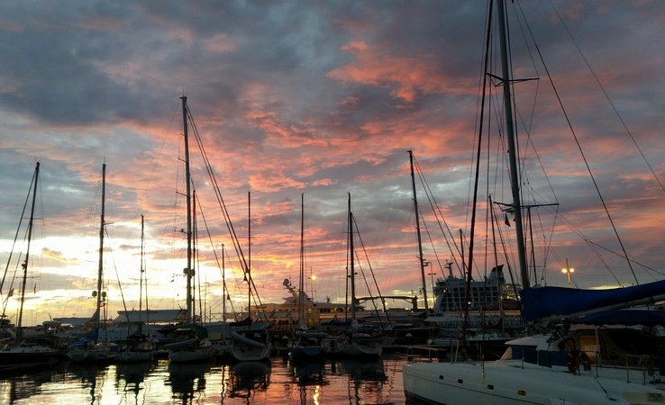 Coucher de soleil sur la Marina à Papeete