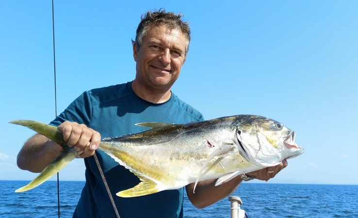 En chemin, pêche à la carangue