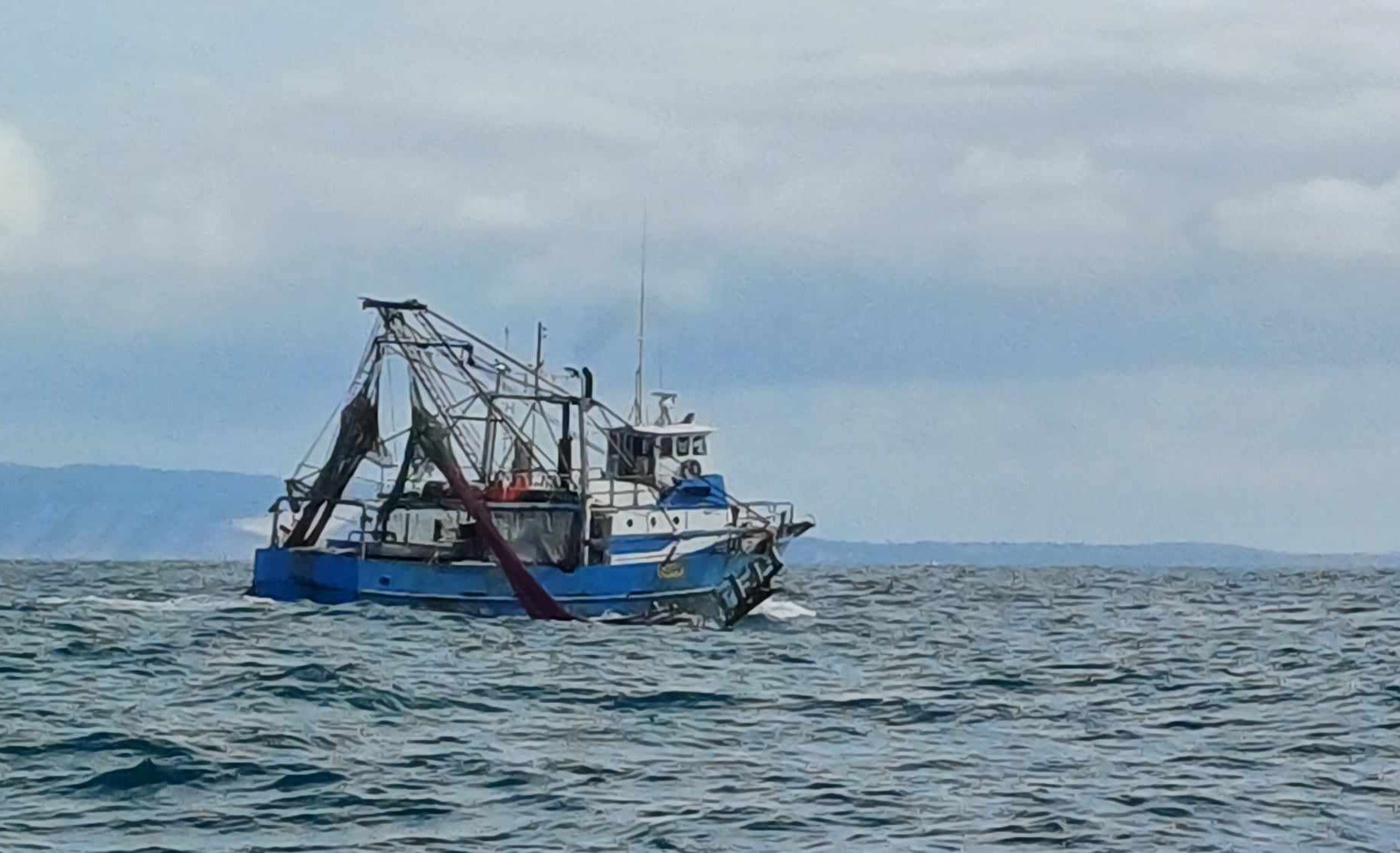 Bateau de pêche en route