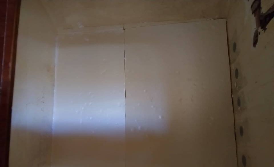 Mise en place plaques d'isolant pour faire un frigo