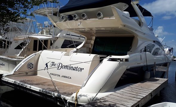 Un des gros bateaux de la marina : celui d'Usain Bolt, si, si !