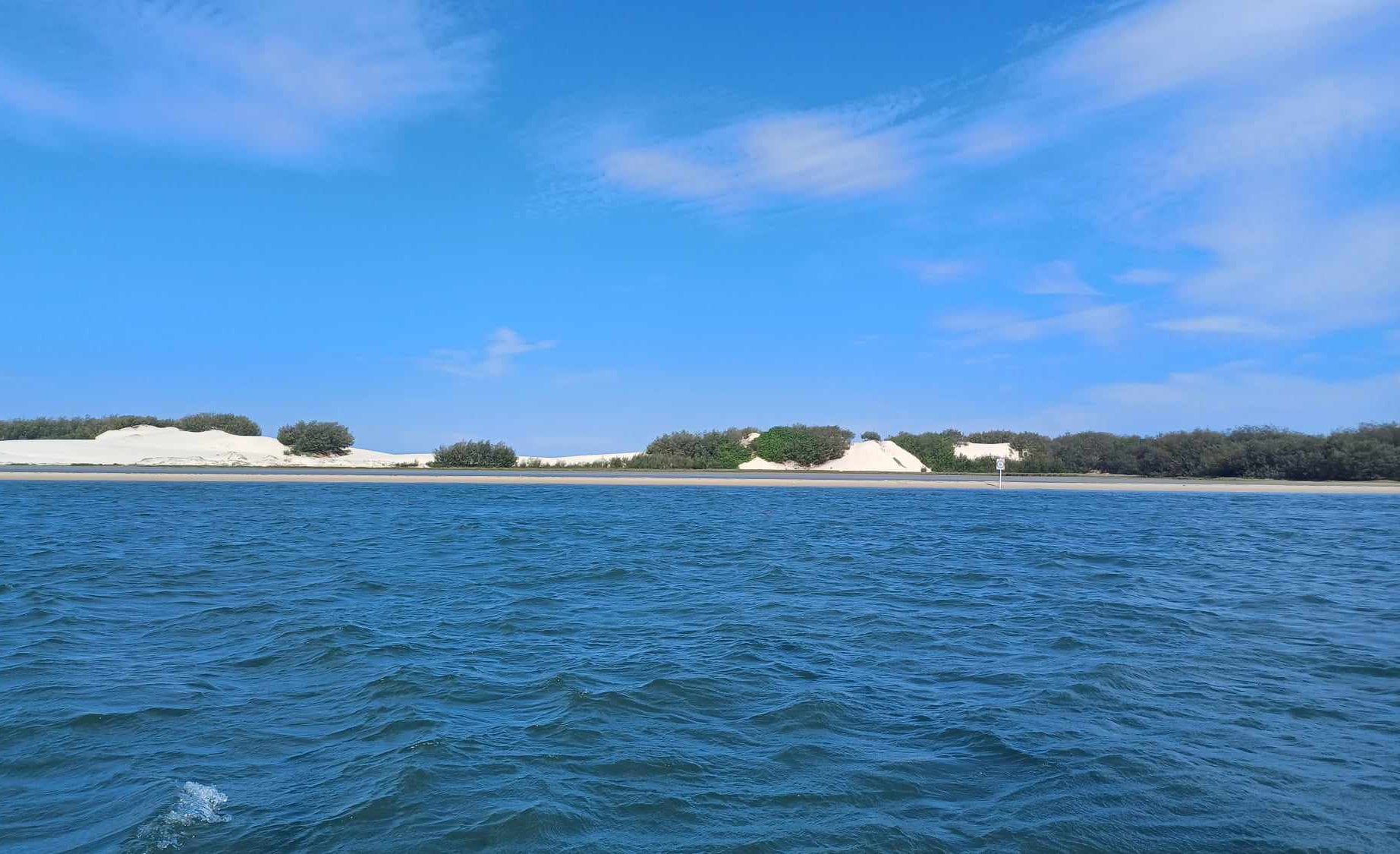 Mouillage à South Stradbroke Island avec ses dunes de sable