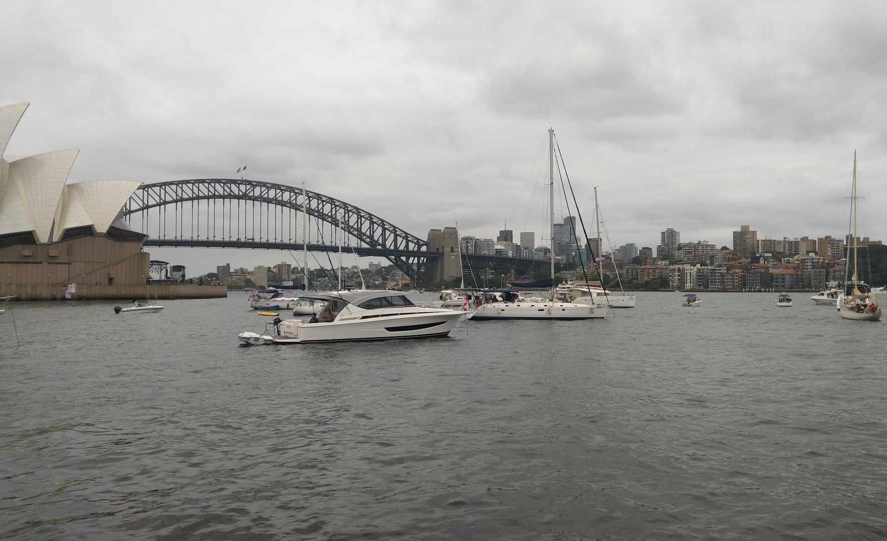 Belle place, l'Opéra, le pont