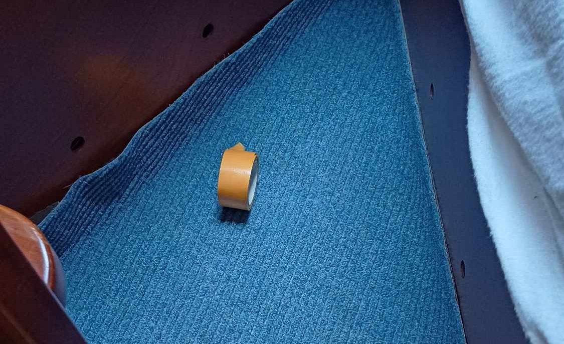 Préparatifs : nouvelle moquette cabine avant