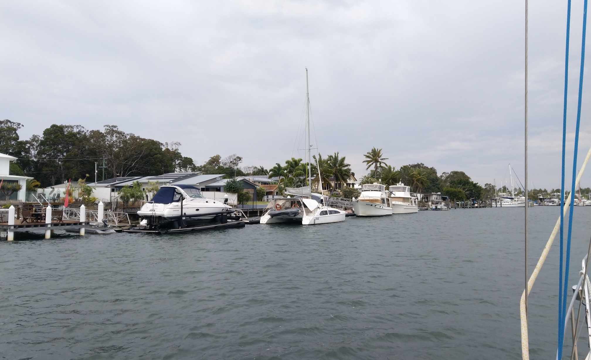 Pour arriver à la Marina de Tin Can Bay