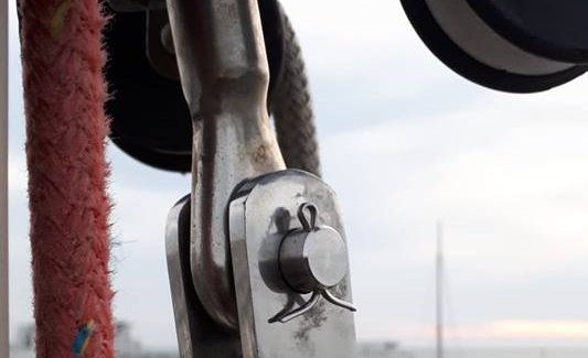 Opération réussie, j'ai remis l'axe et la goupille
