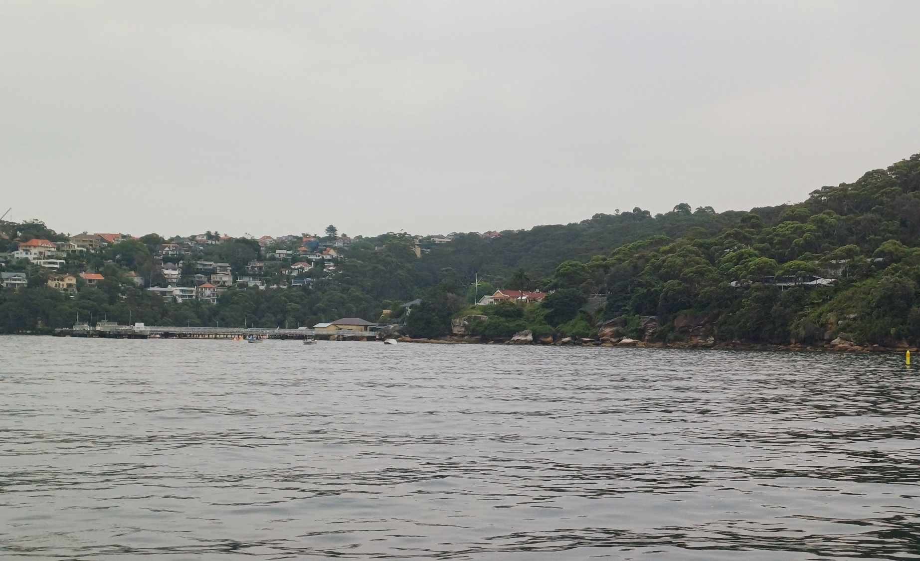 A l'entrée du port