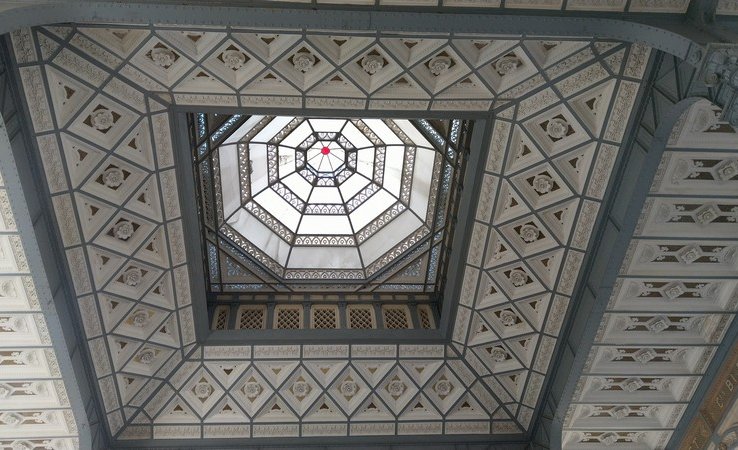 Le plafond de la bibliothèque