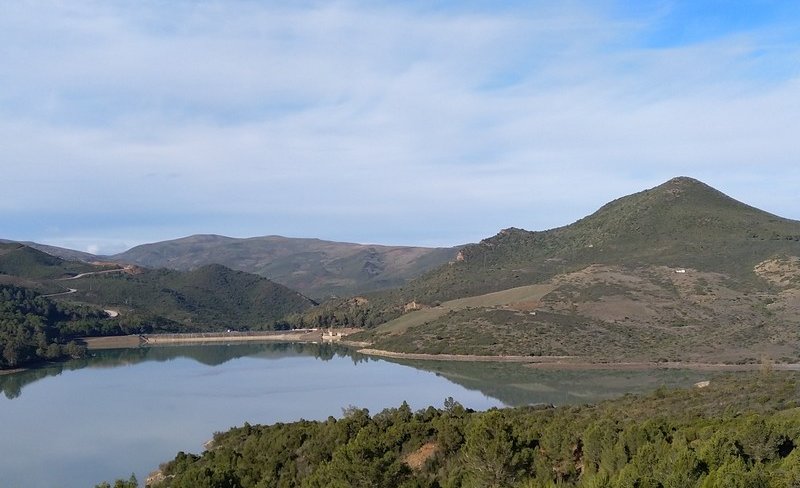 lac_artiticiel_pour_reserve_d_eau.jpg